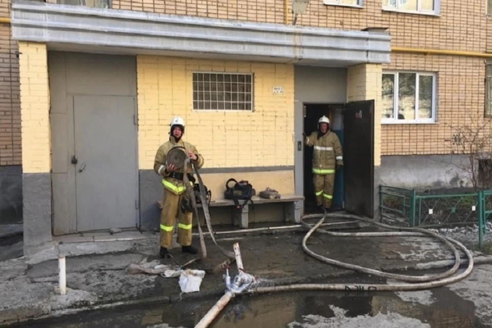 На место оперативно приехали три пожарные машины. Фото: ГУ МЧС по Свердловской области