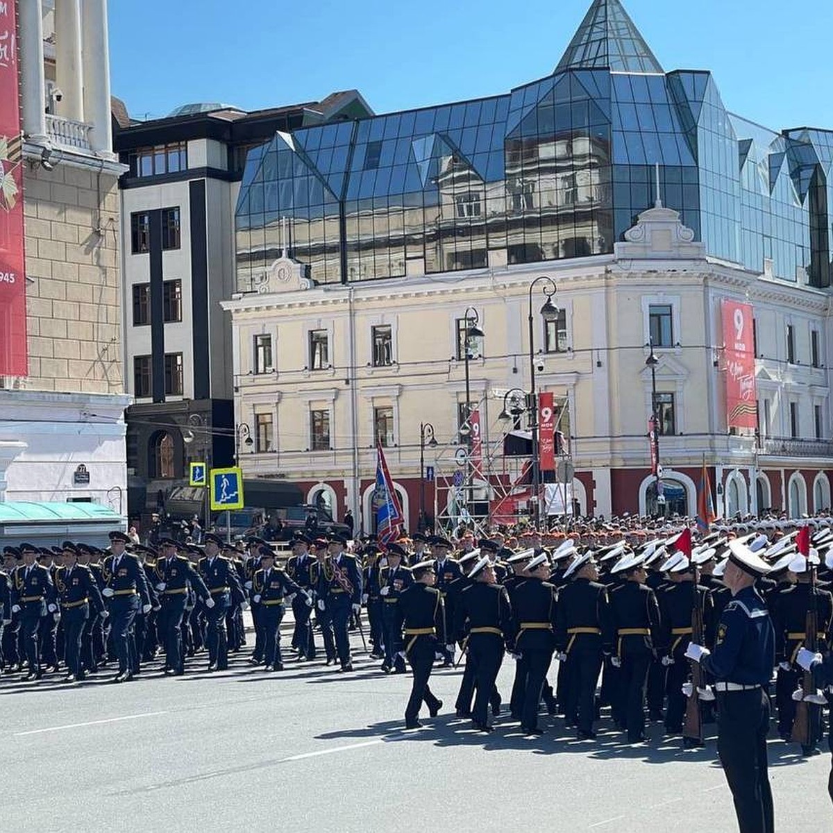 Генеральная репетиция парада ко Дню Победы прошла во Владивостоке - KP.RU