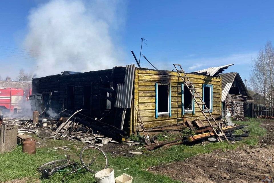 В Березинском районе сгорел жилой дом. Фото: МЧС
