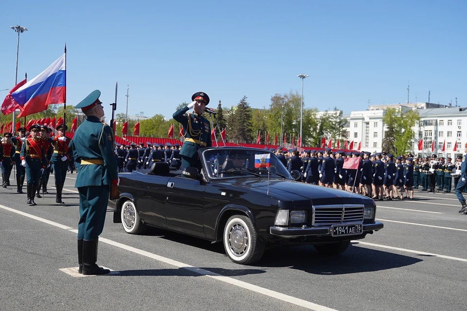 Центральным событием дня станет военный парад на площади Куйбышева