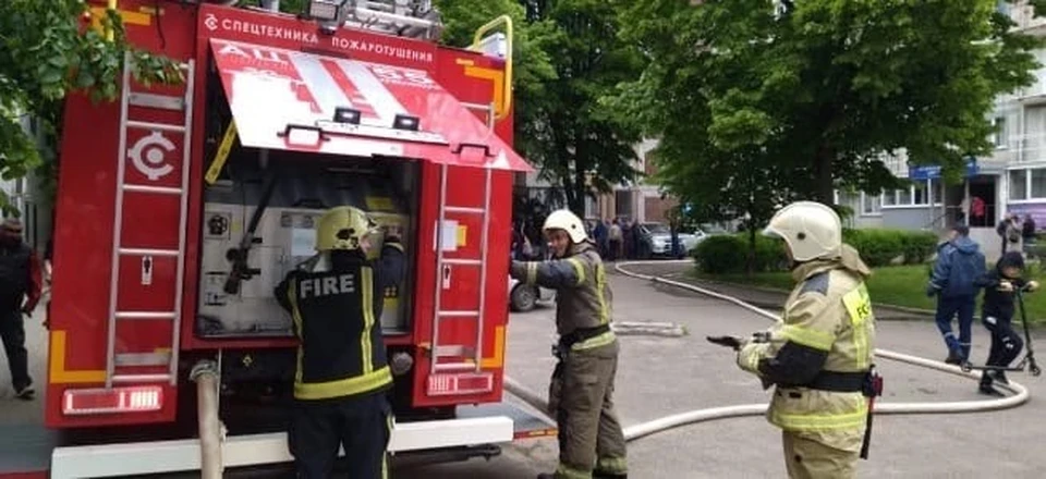 В здании по улице Тюляева произошло возгорание. Фото: пресс-служба ГУ МЧС России по Краснодарскому краю.