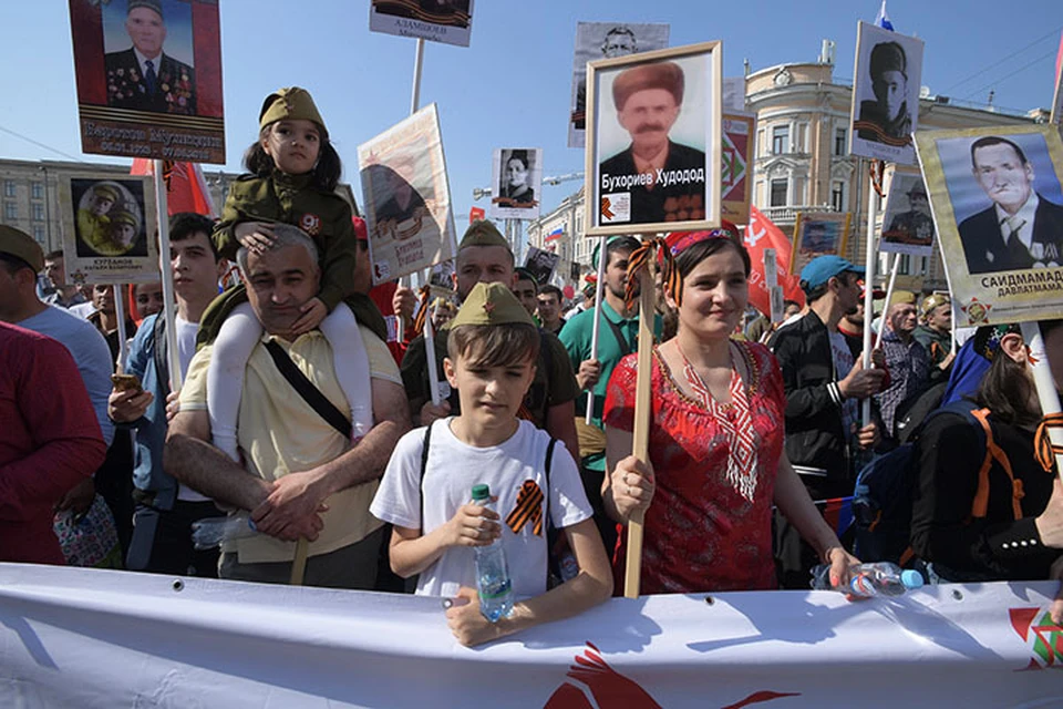 Бессмертный полк в Нижнем Новгороде 9 мая 2022 года: прямая онлайн-трансляция.