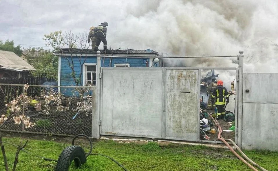 Огонь серьезно повредил жилой дом