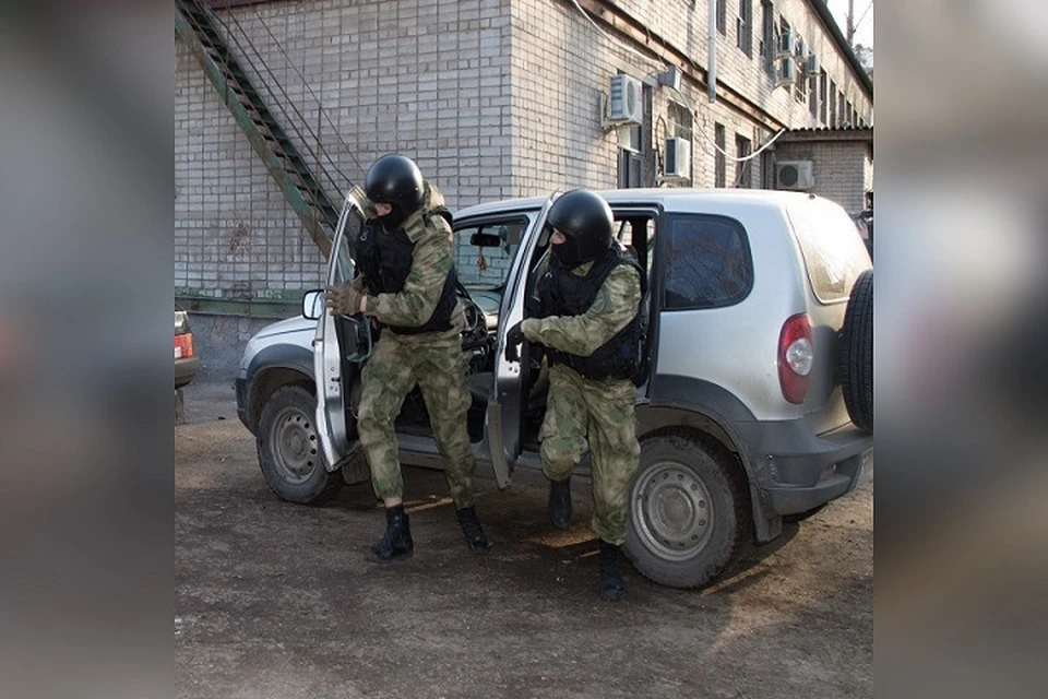 Сотрудники спецназа случайно оказались на месте ДТП и не раздумывая помогли пострадавшему