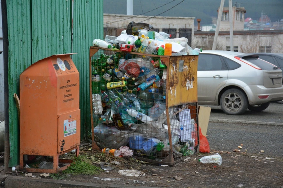 Жители региона вновь начали массово жаловаться на переполненные контейнеры для мусора