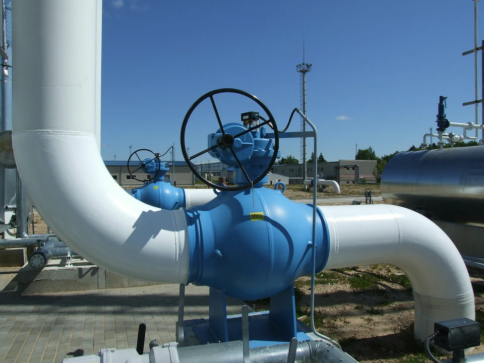 "Газпром" сообщил, что передает газ через Украину в подтвержденном ей объеме