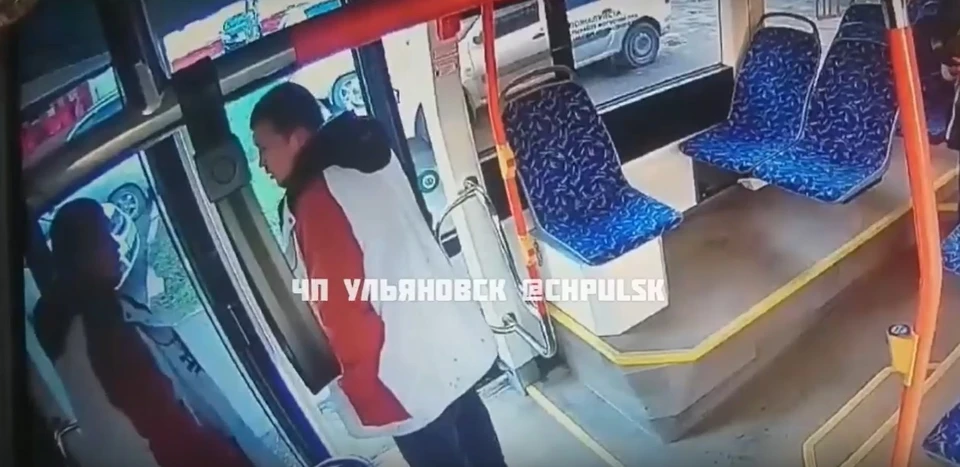 В Ульяновске ищут мужчину, который 16 мая ударил в трамвае кондуктора