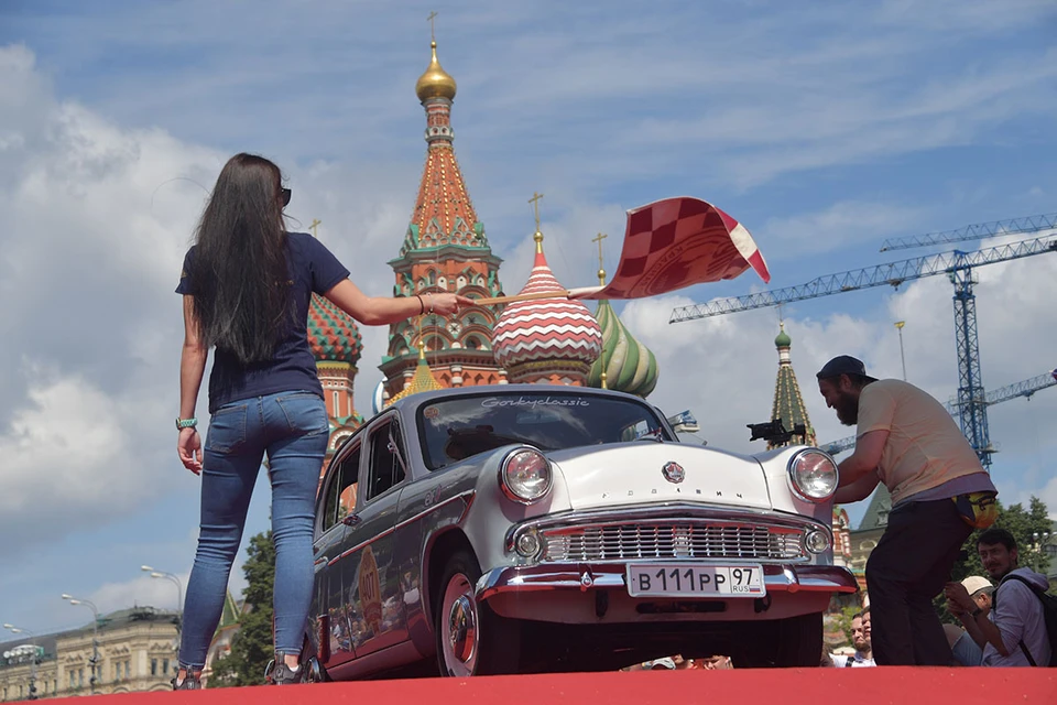 Почти половина россиян с осторожностью отнеслись к идее возобновить выпуск в России автомобилей «Москвич».