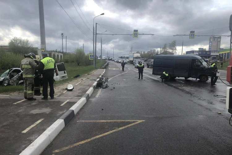 Восемь человек пострадали при столкновении ГАЗели с легковушкой в Кстове
