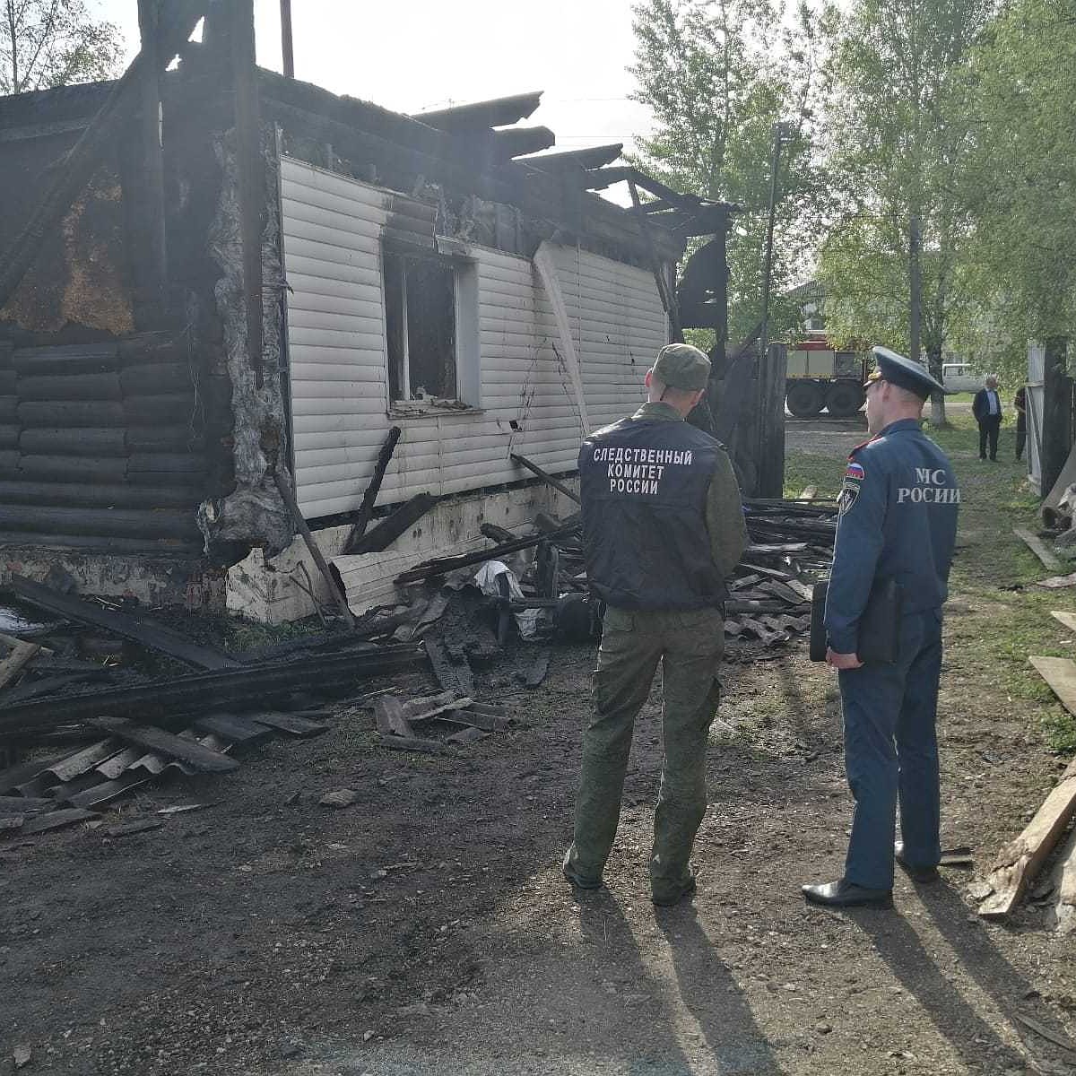 Мать с двумя маленькими детьми погибла на пожаре в Кузбассе - KP.RU