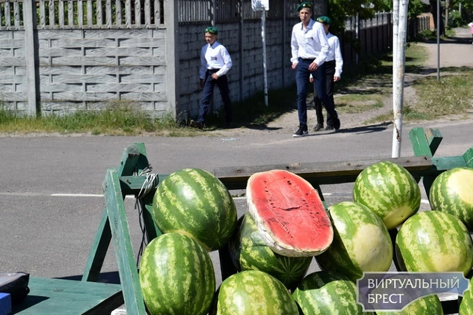 В мае белорусы уже могут купить арбузы на рынке. Фото: "Виртуальный Брест"