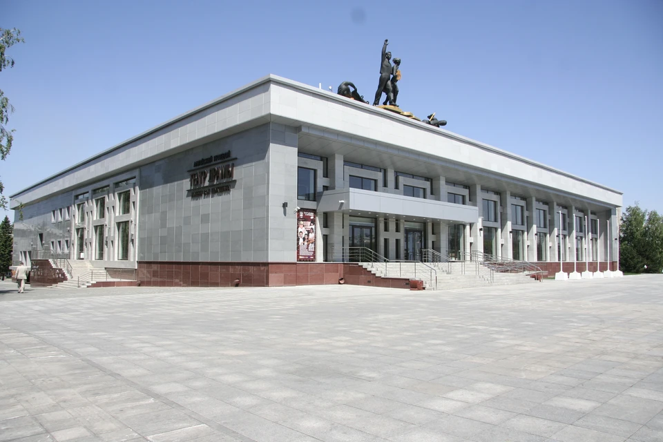 «Катушка» - это трагикомический анекдот о старике-затворнике, который с горькой ухмылкой вспоминает бездарно потраченные годы