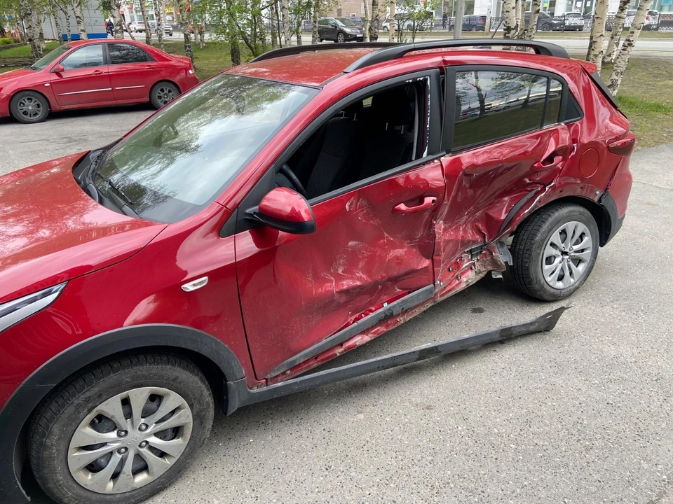В Югре автоледи на иномарке нарушила ПДД и спровоцировала аварию Фото: УГИБДД России по ХМАО-Югре