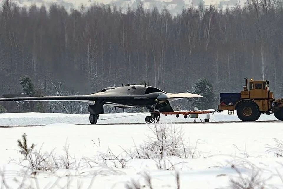 Российский ударный дрон «Охотник» в ходе испытаний применил управляемые ракеты от Су-57