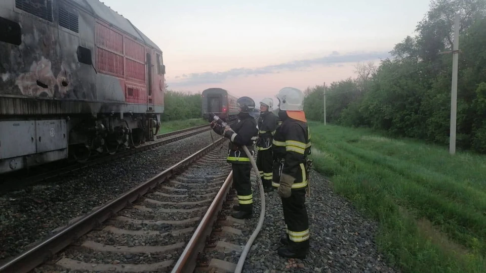 Поезд потушили почти спустя час после возгорания.