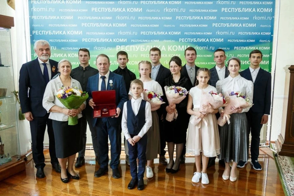 Многодетная семья Кулёминых. Фото: rkomi.ru