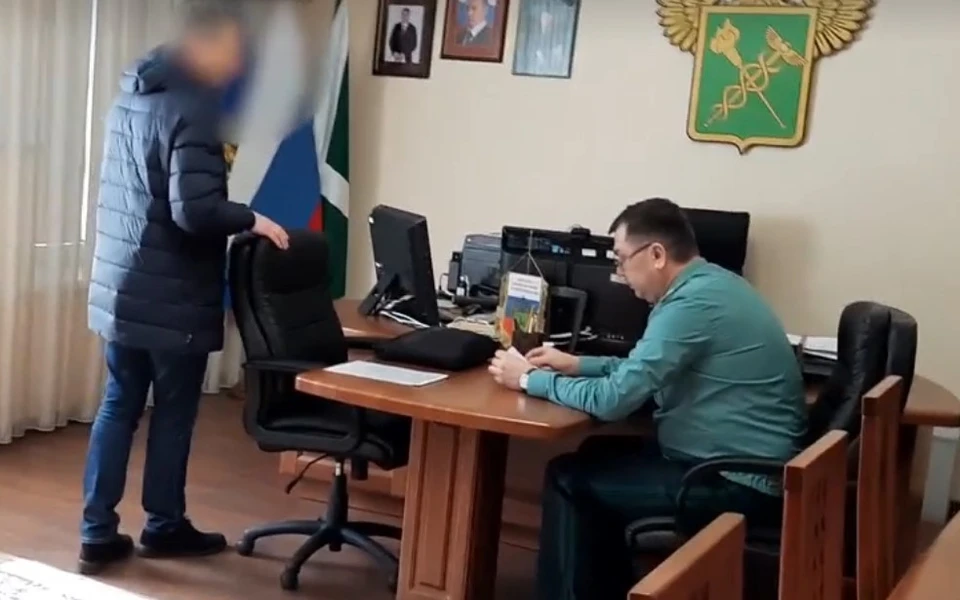 Обнародованы кадры задержания главы астраханской таможни Ильдара Саидова.
