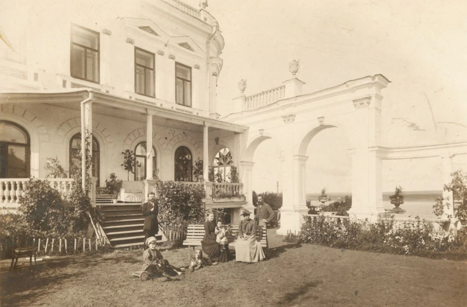 Николай Мешков во дворе своего дома в Перми (1893 год). Фото: Культура.РФ