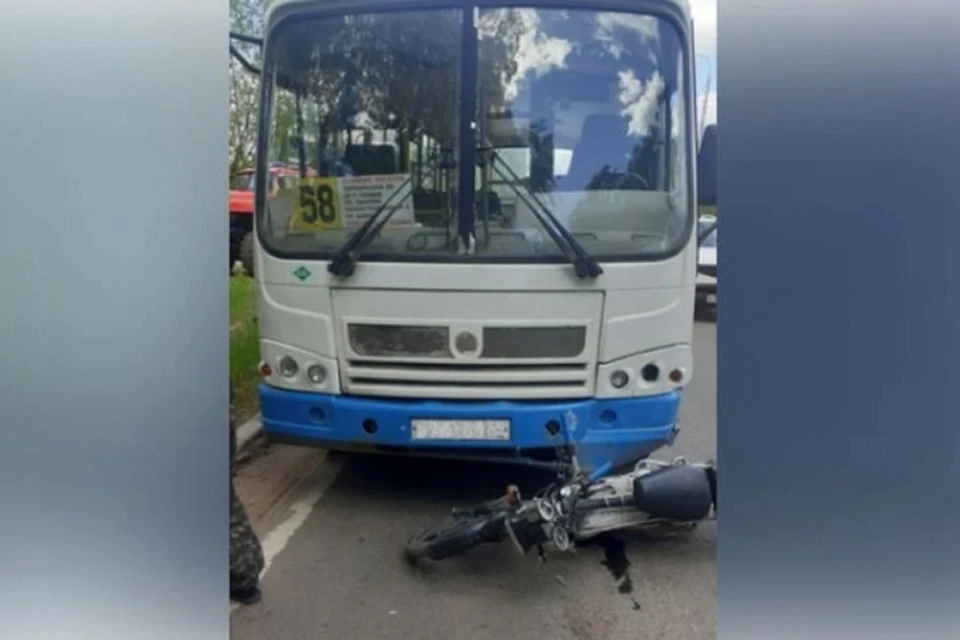 Мальчик, который попал под колеса автобуса, скончался