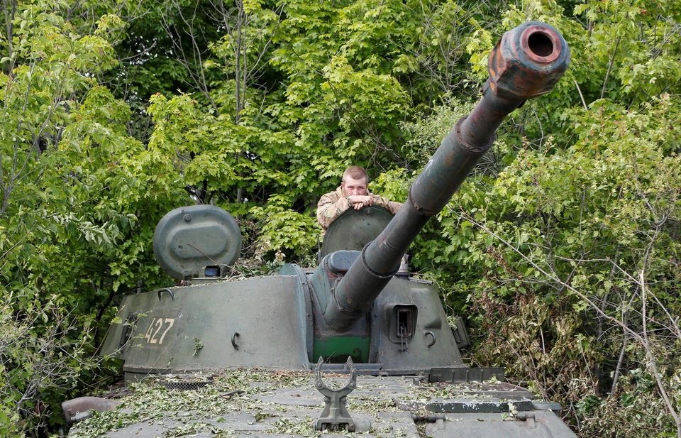 САУ 2С1 "Гвоздика" на луганском фронте.