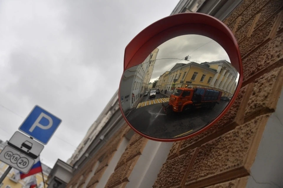 В Новосибирске на площади Калинина начнет действовать запрет на парковки.