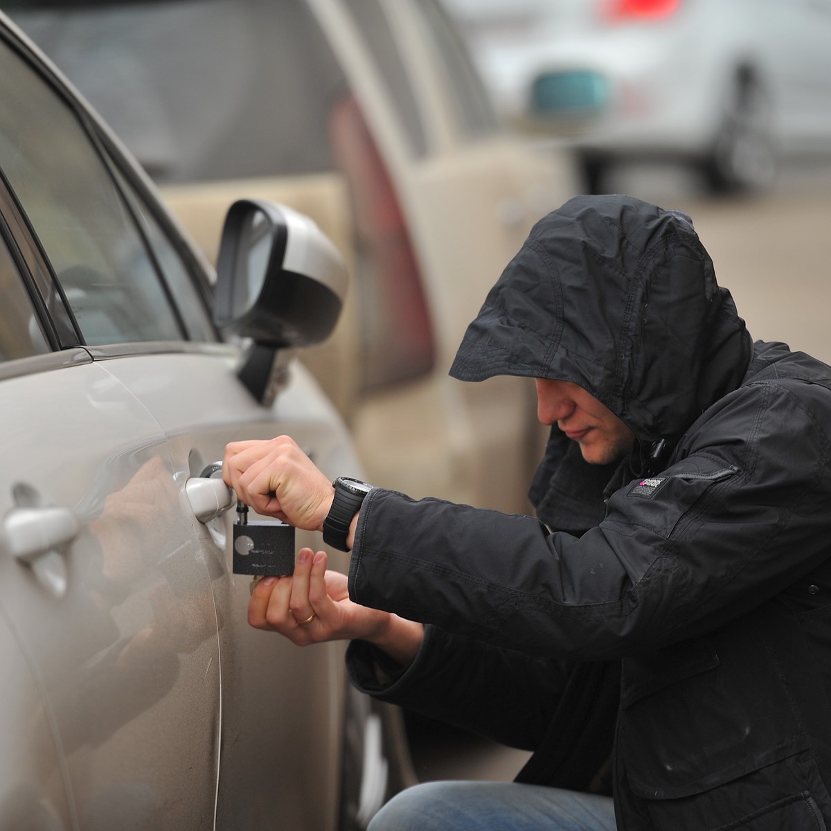 Движок подвел: сахалинцы не смогли угнать автомобиль из-за заглохшего  двигателя - KP.RU