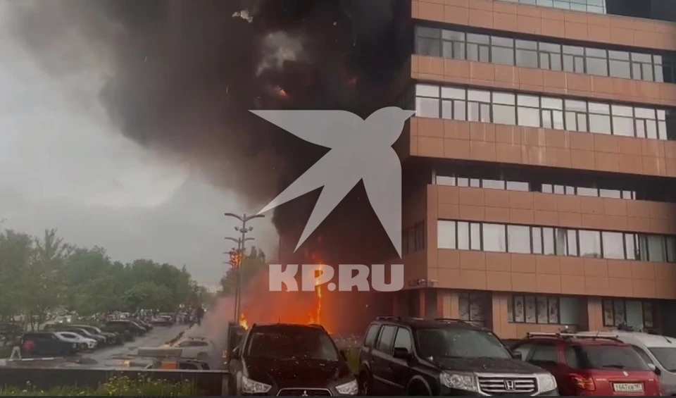 В Москве произошел пожар в бизнес-центре Гранд Сетунь Плаза на улице Горбунова.