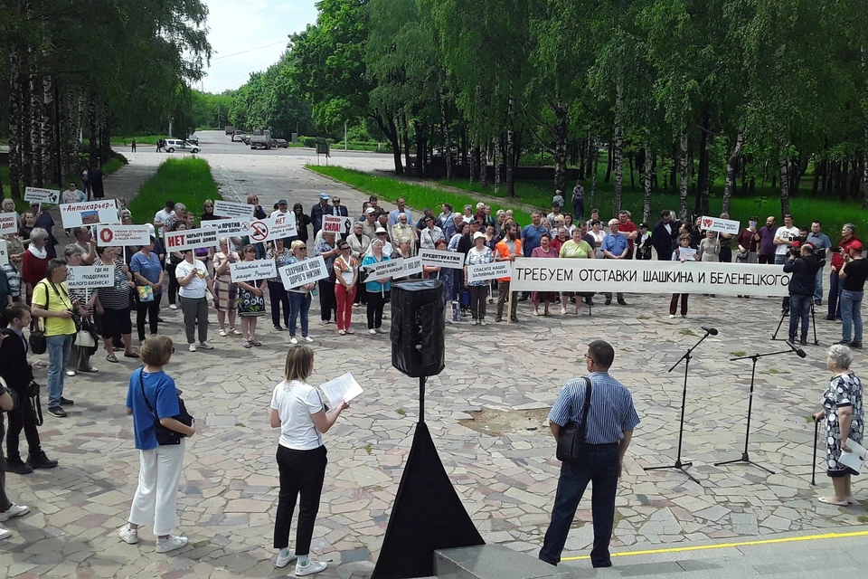 Митингующие против карьера никоим образом не желали касаться политики.