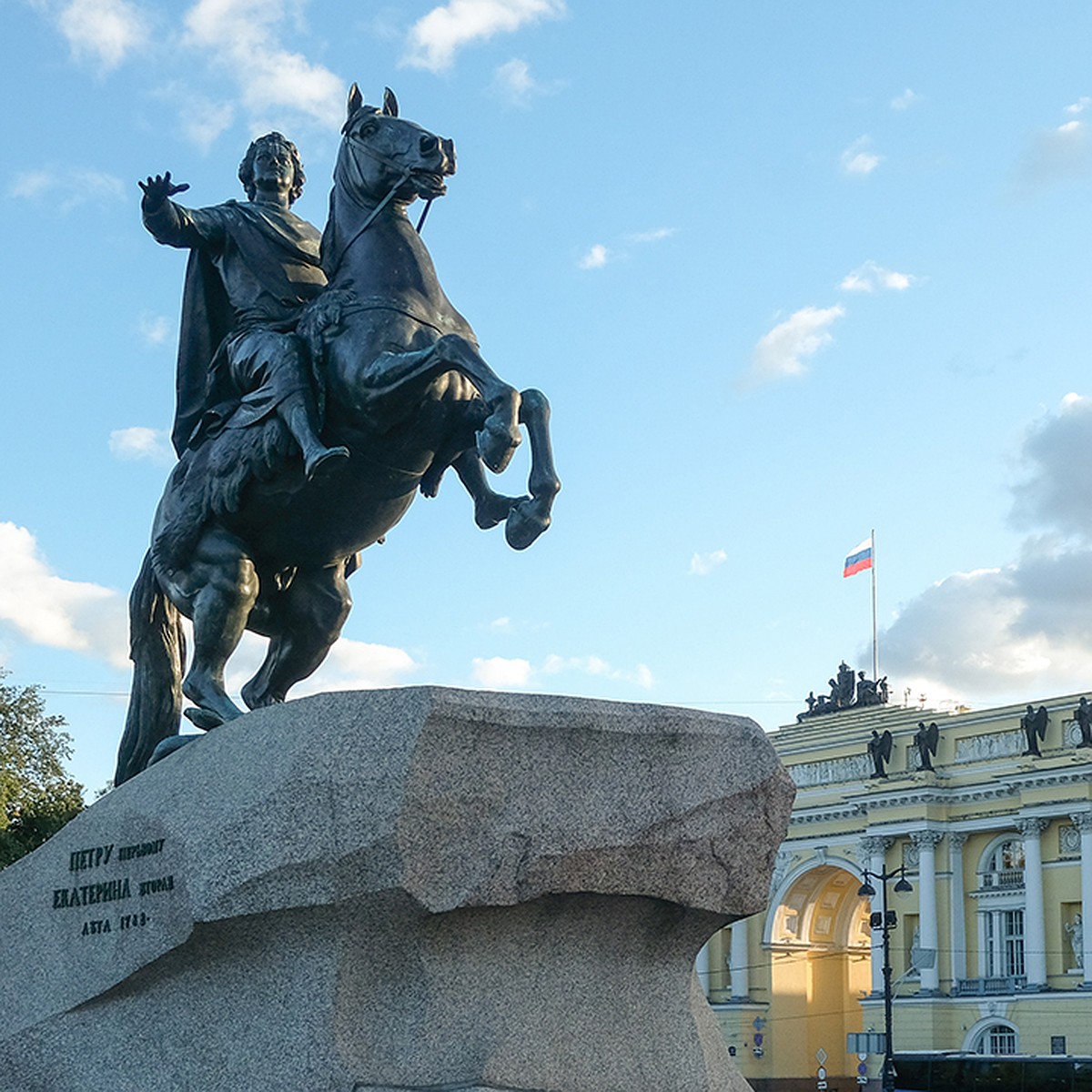 Главные пушкинские места Петербурга: Музей-квартира на Мойке, дом в Коломне  и памятник на площади Искусств - KP.RU