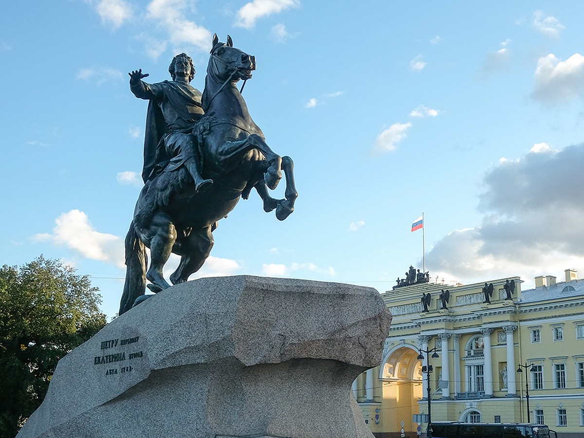 Главные пушкинские места Петербурга: Музей-квартира на Мойке, дом в Коломне  и памятник на площади Искусств - KP.RU