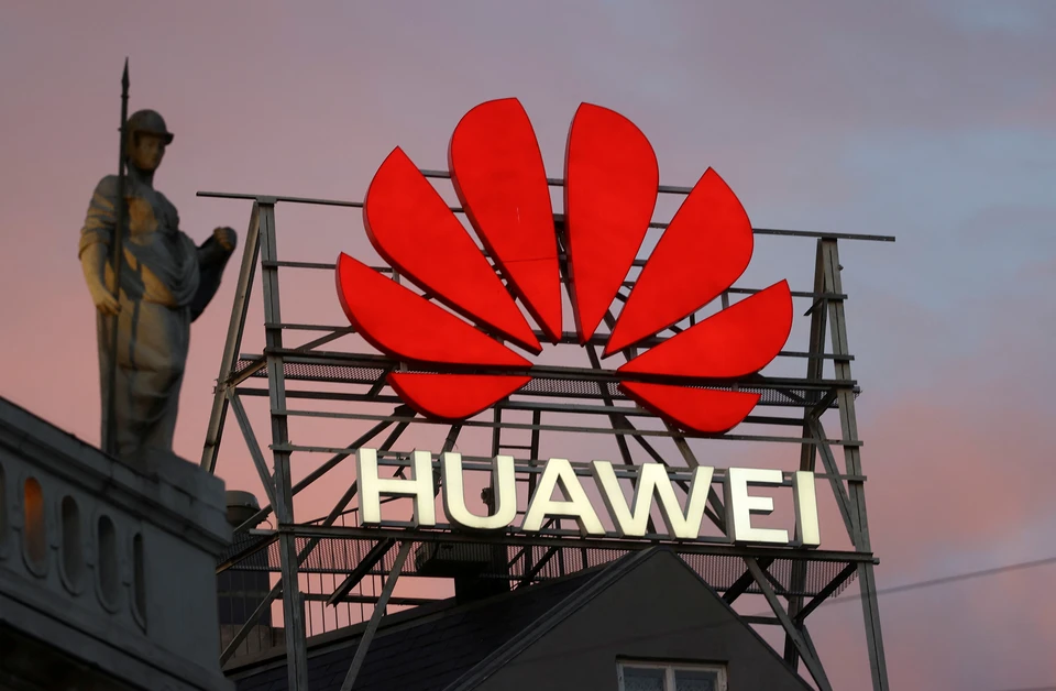 Компания Huawei начала закрывать магазины в России