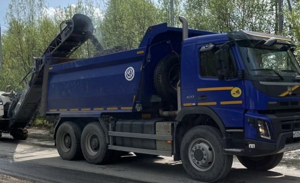 В Нижневартовске обновляют часть дороги, ведущей к поликлинике Фото: официальное сообщество нацпроекта «Безопасные качественные дороги»