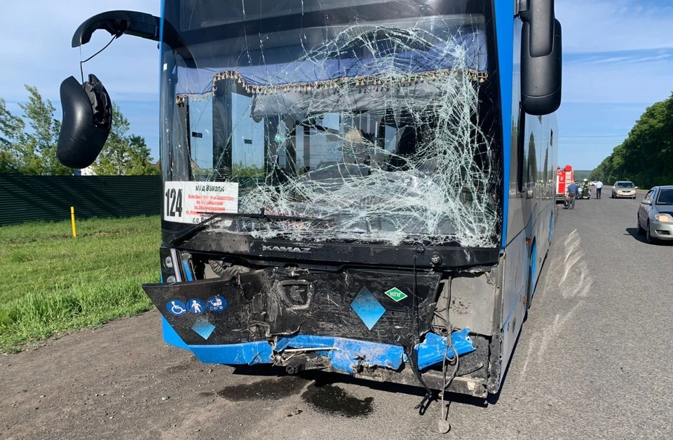 В Кузбассе один человек погиб, пять пострадали в ДТП с пассажирским автобусом. Фото: ГУ МВД по Кемеровской области.
