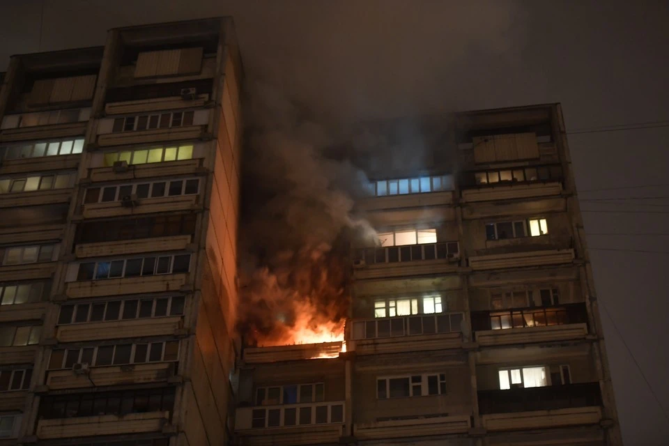 Непогашенная сигарета стала причиной пожара в многоэтажке.
