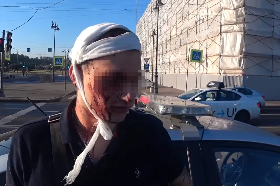 Полиция возбудила уголовное дело в отношении 19-летнего водителя каршеринга за ДТП у Троицкого моста. Фото: "Дорожный инспектор"