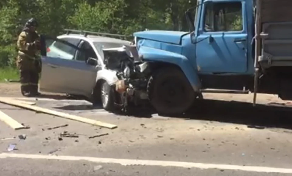 Форд Фокус и грузовик столкнулись под Нижним Новгородом: Ранены трое детей.