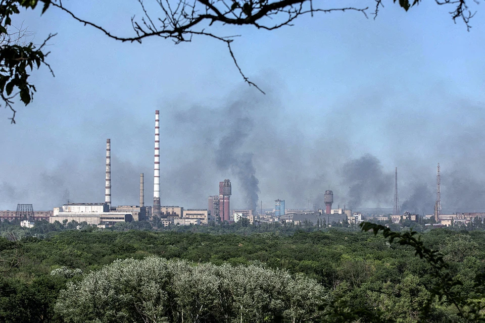 Мирных жителей украинские националисты держат на химкомбинате «Азот» в Северодонецке