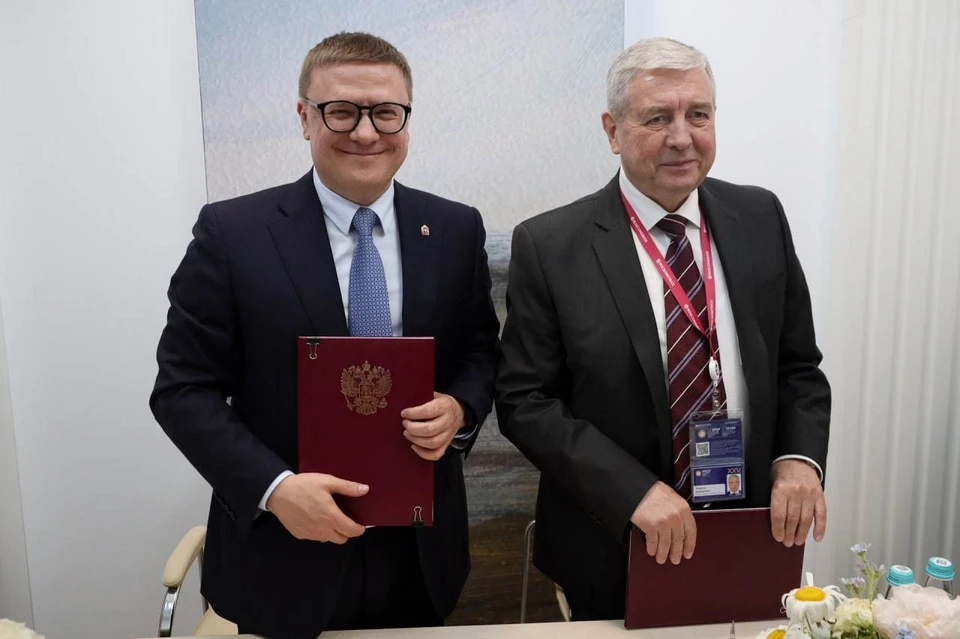 Губернатор Челябинской области Алексей Текслер и Полномочный Посол Республики Беларусь в РФ Владимир Семашко договорились о сотрудничестве. Фото: пресс-служба главы региона
