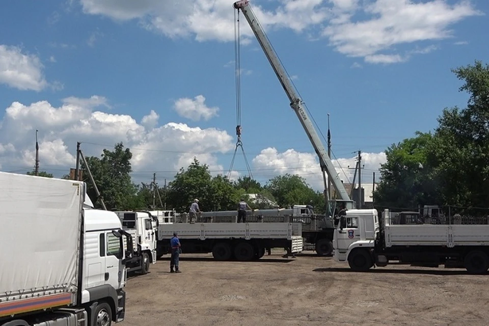 Юбилейный, 150-й, гуманитарный конвой МЧС РФ доставил в Республику 243 тонн груза. Фото: ЛИЦ