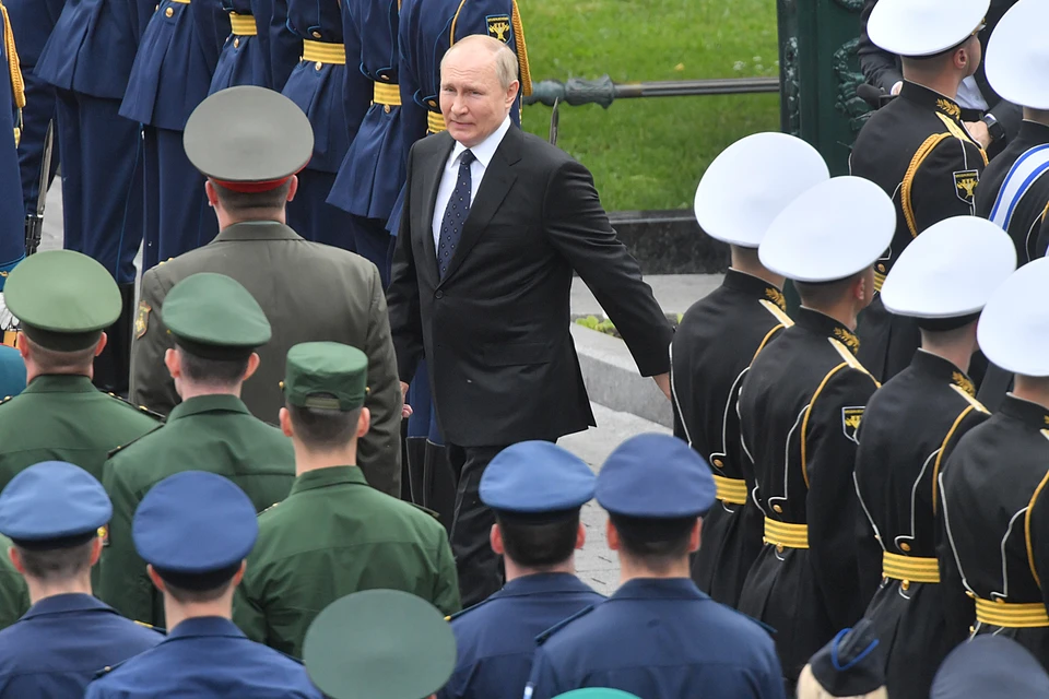 А перед совещанием с Совбезом Владимир Путин почтил память погибших в Великой Отечественной