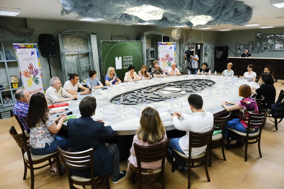 Преподаватели творческой школы были единогласны в том, что новый формат, состоящий из четырёх сессий, очень продуктивен