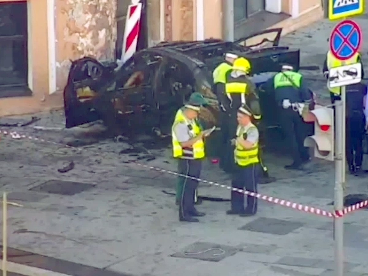 Владелец сгоревшего в смертельной аварии в Москве Mersedes оказался  злостным нарушителем - KP.RU