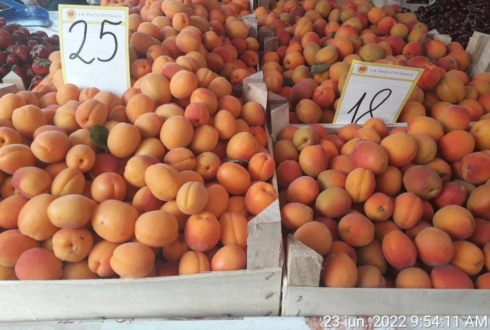 На Центральном рынке в Кишиневе можно найти абрикосы и дешевле. Фото: соцсети