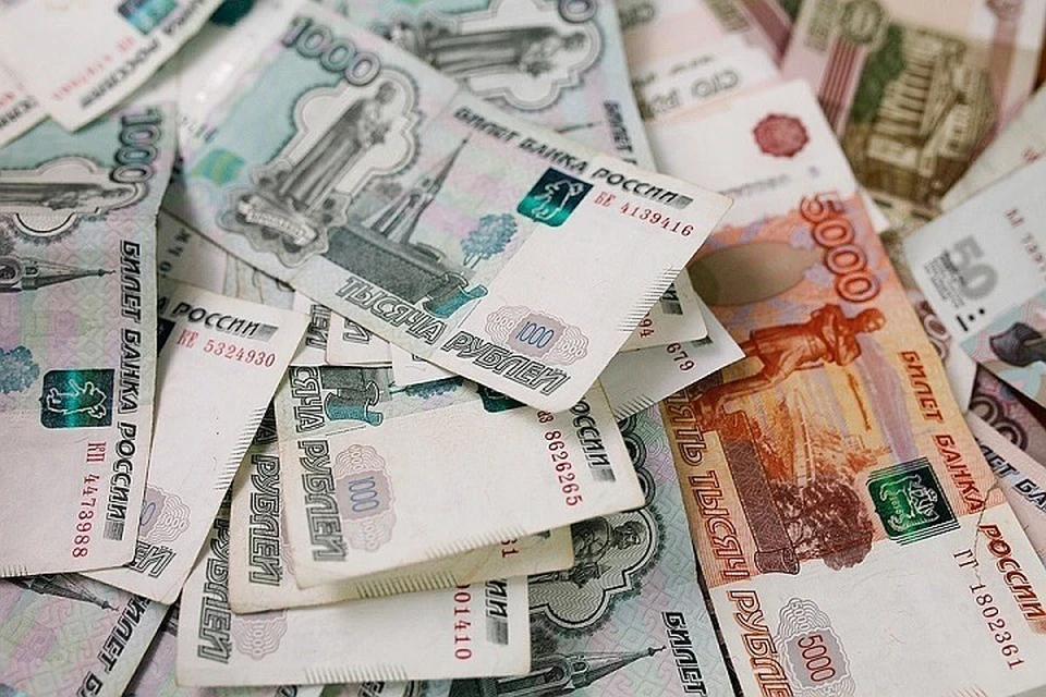 В городе сейчас за 700 миллионов рублей ремонтируют дорогу к корпусам заводов корпорации.