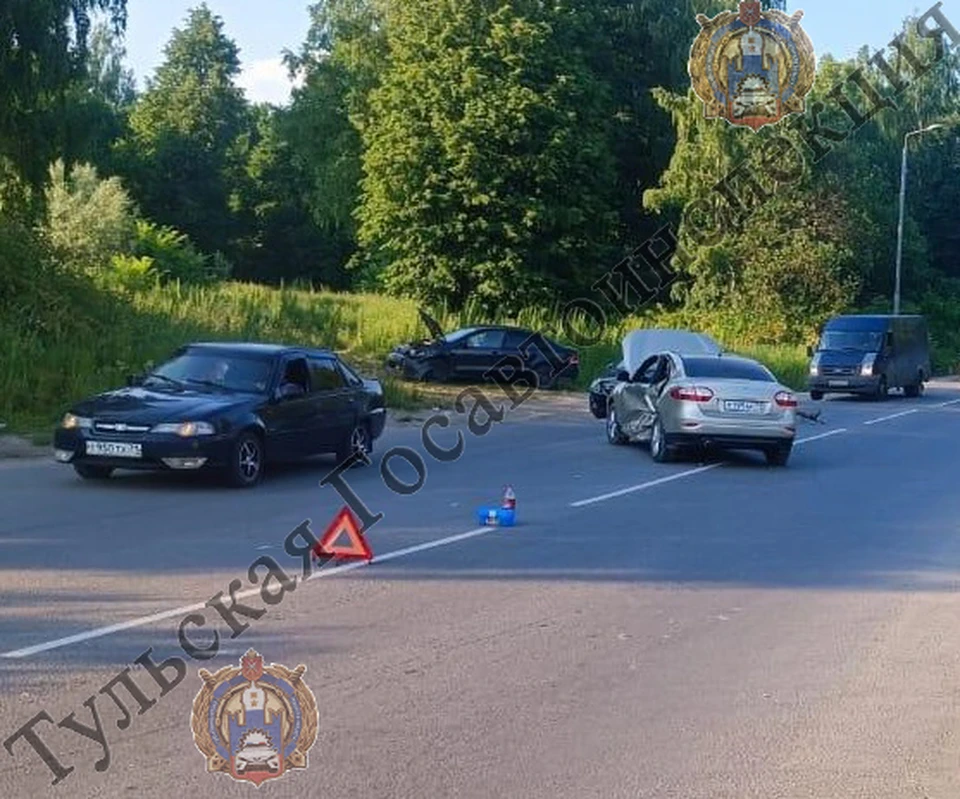 В Туле пьяный молодой человек на Volkswagen устроил ДТП: пострадал водитель второй машины