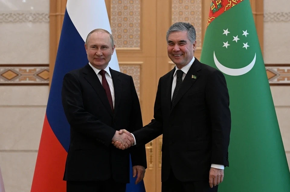 Владимир Путин и Гурбангулы Бердымухамедов. Фото: REUTERS