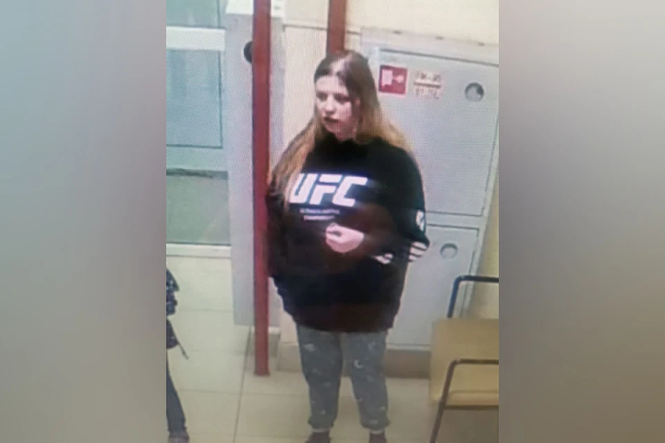 Девушка попала на камеры видеонаблюдения. Фото: УМВД России по Кировской области