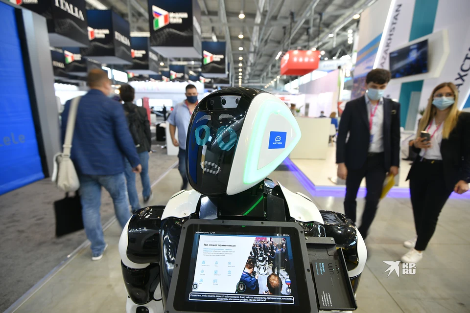 Роботов на каждом Иннопроме хватало.