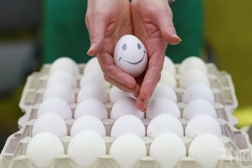 На ярмарке выходного дня в Рязани продают как фабричные яйца, так и якобы деревенские...