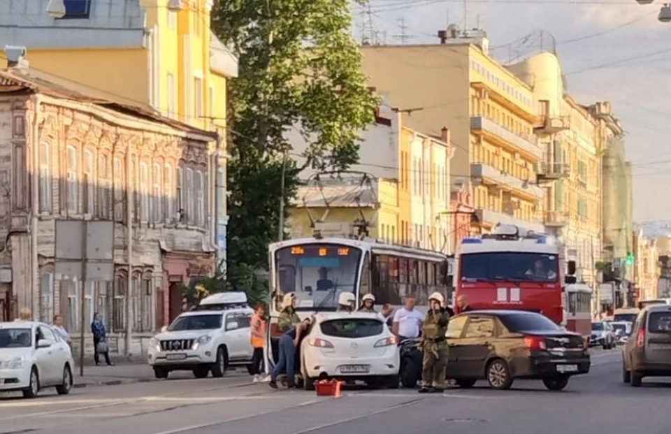 Трамваю пришлось временно приостановить движение. Фото: Павел Захаров